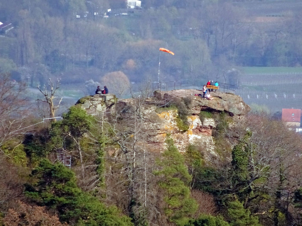 Burg Neukastell über Leinsweiler in der Südpfalz