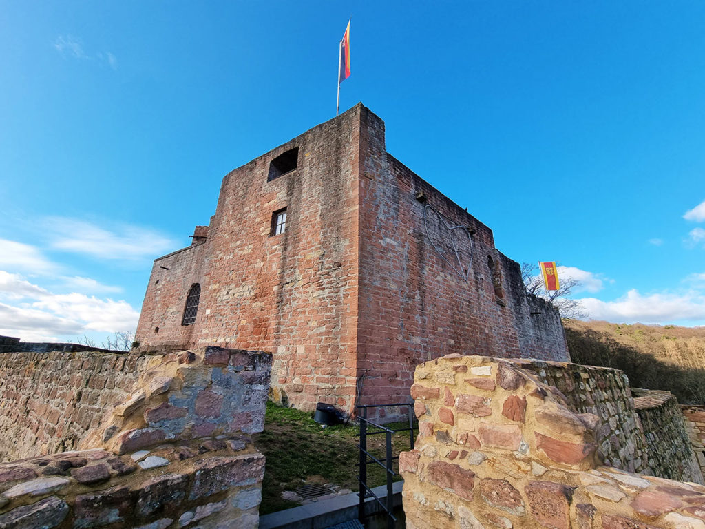 Höhenburgruine Landeck in Klingenmünster in der Südpfalz