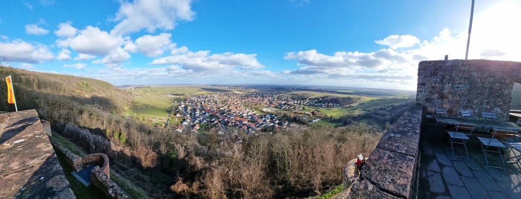 Panoramablick Burg Landeck in Klingenmünster in der Pfalz