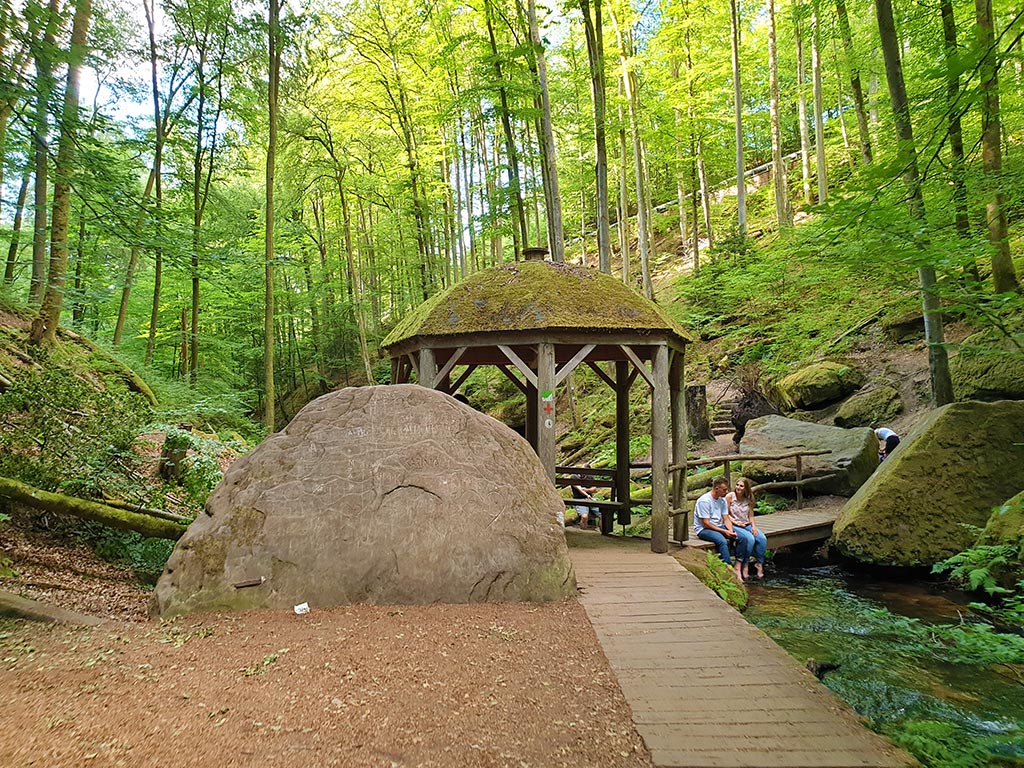 Pavillon Karlstalschlucht bei Trippstadt in der Pfalz