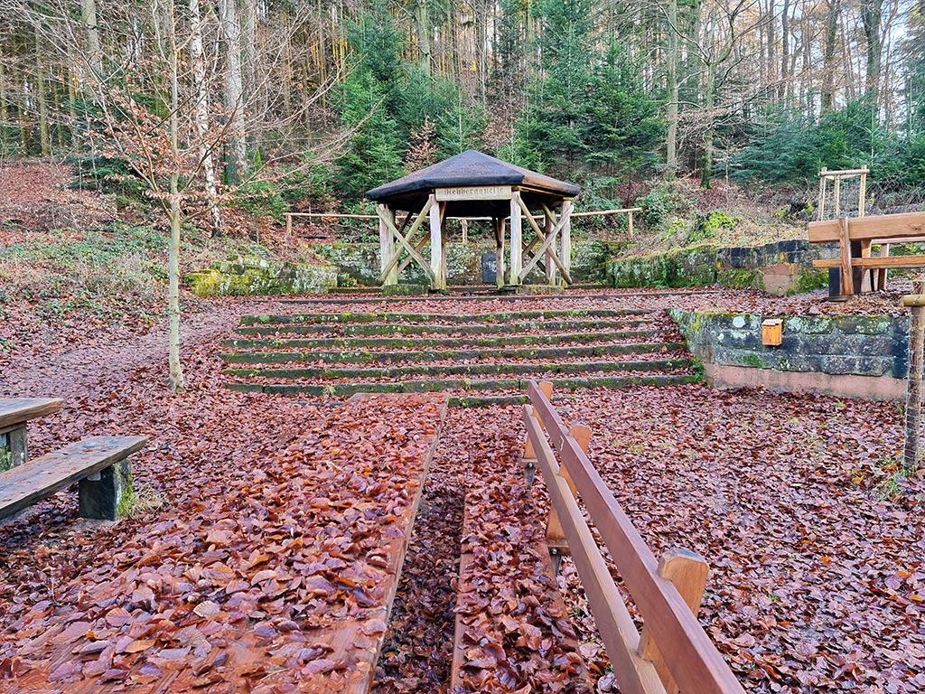 Rehbergquelle zwischen Annweiler am Trifels und Waldrohrbach im Pfälzerwald