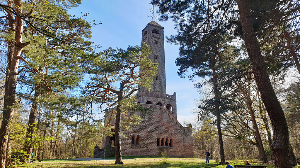 Der Bismarckturm bei Kallstadt und Bad Dürkheim im Pfälzerwald