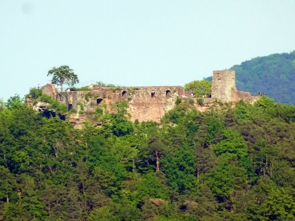 Felsenburgruine Lindelbrunn bei Vorderweidenthal in der Südpfalz