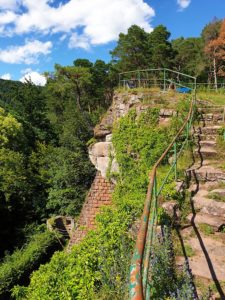 Höhenburgruine Neidenfels in der Vorderpfalz