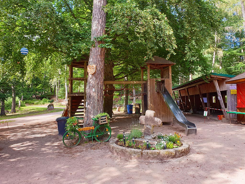 Das Wegekreuz Lambertskreuz bei Neidenfels im Pfälzerwald