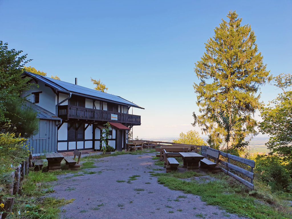 Waldgaststätte Schweizerhaus bei Weyher im Pfälzerwald in der Südpfalz