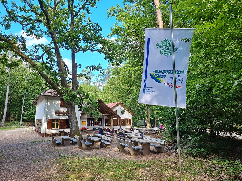 Totenkopfhütte bei Maikammer im Pfälzerwald