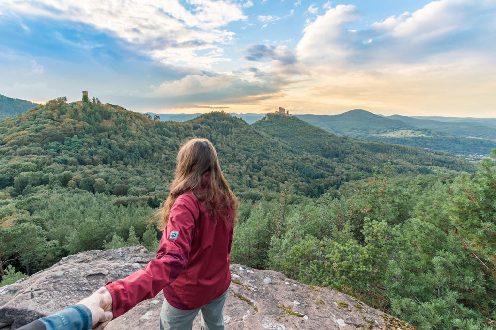 Wandern in den Flitterwochen in der Pfalz - Adobe Stock Christian 125452841