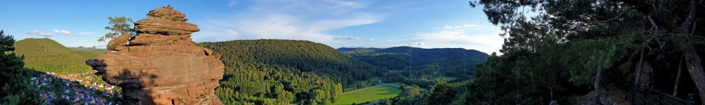 Panorama Friedrichsfelsen, Luger Fritz auf der Spirkelbacher Höllenberg-Tour im Pfälzerwald in der Südwestpfalz