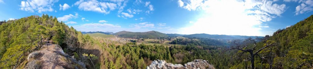 Panoramablick vom Rauhbergpfeiler auf der Spirkelbacher Rauberg-Tour im Pfälzerwald in der Südwestpfalz