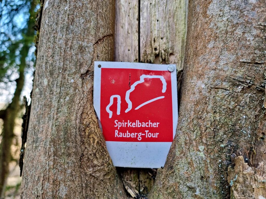 Wegzeichen Spirkelbacher Rauberg-Tour im Pfälzerwald in der Südwestpfalz