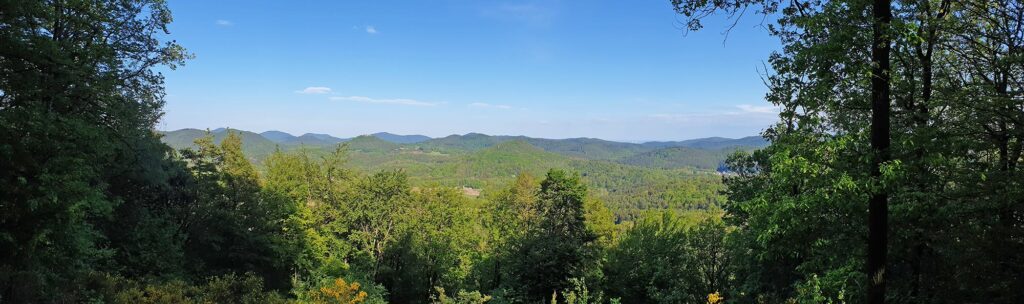 Panorama Steinpyramiden am Rastplatz auf dem Löffelsberg - Busenberger Holzschuhpfad im Pfälzerwald in der Südwestpfalz, Wasgau - S. Weber