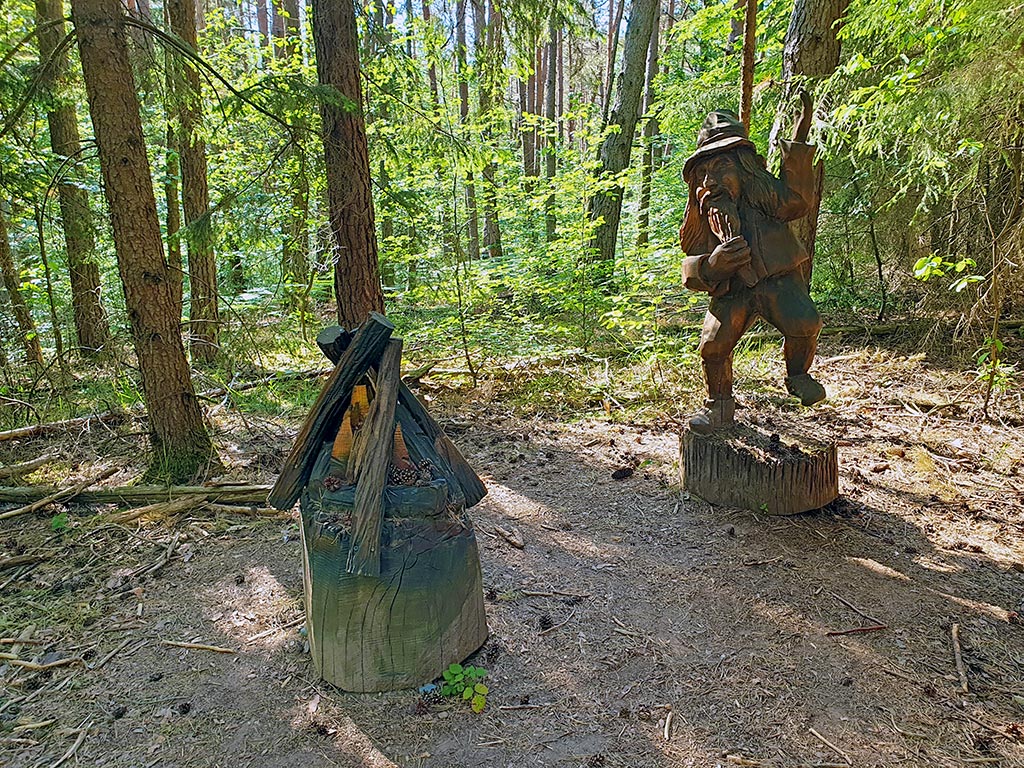 Rumpelstilzchen auf dem Skulpturen- und Erlebnispfad in Ludwigswinkel, Pfälzerwald, Südwestpfalz, Wasgau