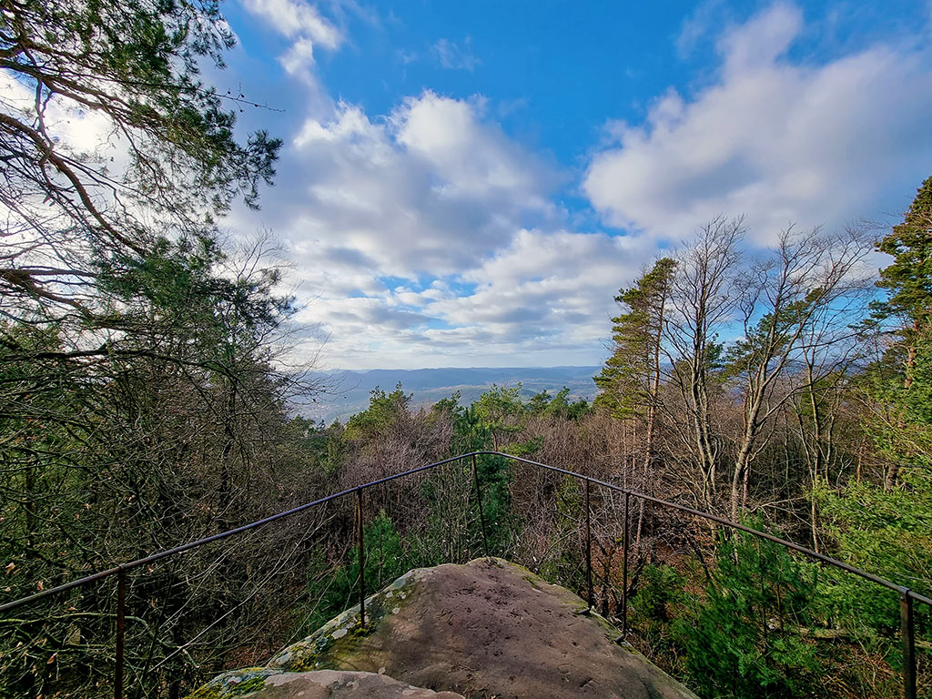 Aussichtsfels Treutelskopf auf dem Treutelsberg im Wasgau, Pfälzerwald in der Südpfalz