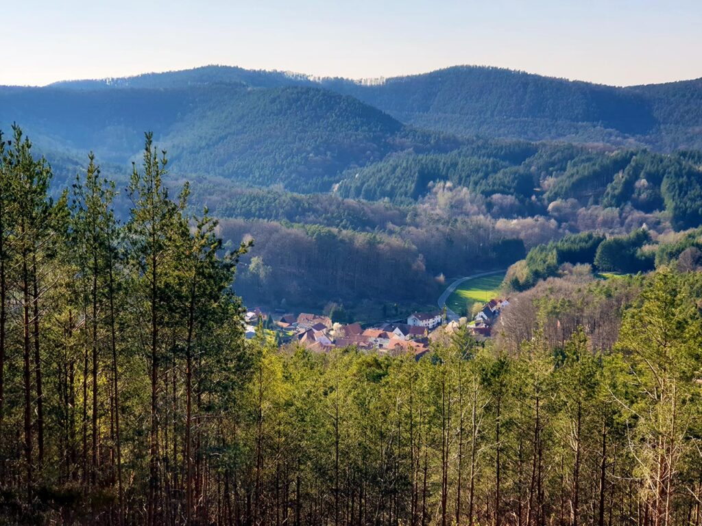 Blick vom Häuselstein auf Darstein im Dahner Felsenland, Pfälzerwald, Wasgau in der Südwestpfalz