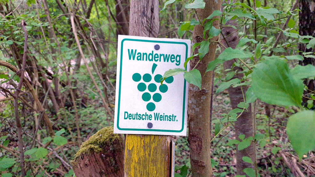 Wegweiser Wanderweg Deutsche Weinstraße