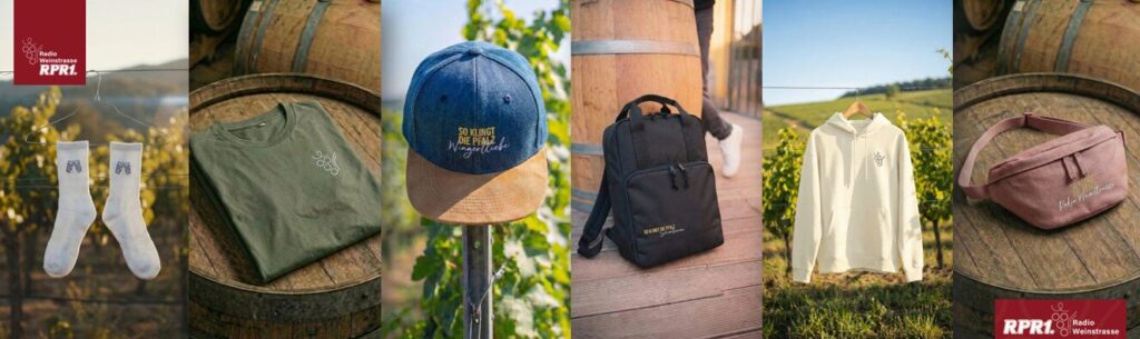 Reihe von Merchandise-Artikeln (Socken, T‑Shirt, Kappe, Rucksack, Hoodie, Gürteltasche) mit kleinem Logo, präsentiert vor Weinberg- und Holzfass-Hintergrund.